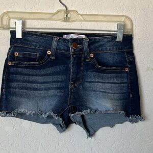 No Boundaries Juniors Size 1 Dark Wash Denim Shorts
Raw Frayed Hem Stretch